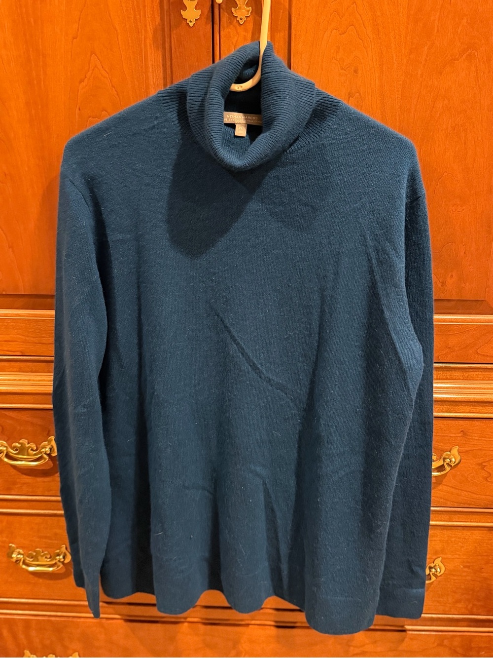 Neiman Marcus Women’s Dark Teal Turtleneck cashmere Sweater